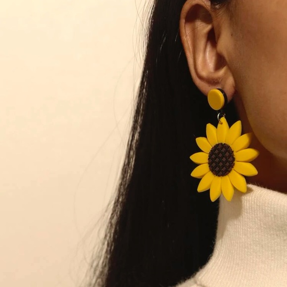 🌻 Awesome Oversized Cartoon Floral Flower Sunflower Stud Earrings 🌻 - Picture 1 of 4